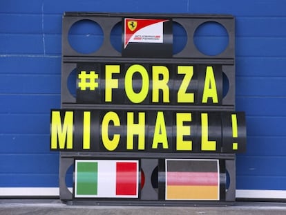 Mensagem de apoio a Schumacher na garagem da Ferrari em Jerez.