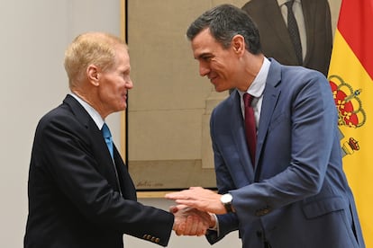 El presidente del Gobierno, Pedro Sánchez y el administrador de la Administración Nacional de Aeronáutica y el Espacio (NASA).