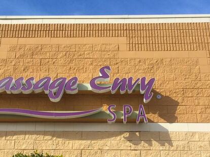 Exterior de un centro de Massage Envy.