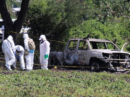 Peritos, en la escena del crimen en Cuitzeo.