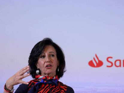 Ana Botín, presidenta del Banco Santander, durante una rueda de prensa.