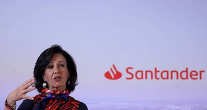 Ana Botín, presidenta del Banco Santander, durante una rueda de prensa.