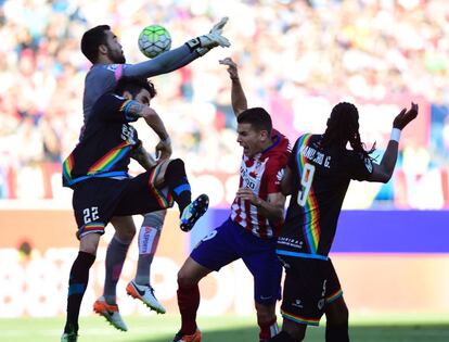 Montonera en el Atlético-Rayo.