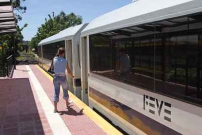 Feve y la Universidad de León trabajan en un prototipo de tren alimentado por energía solar fotovoltaica.