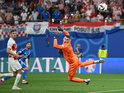 Mattia Zaccagni marca ante Croacia en el último minuto del partido.