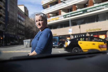 La taxista en Barcelona Miriam Martínez, de 58 años