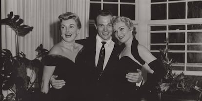 Scotty Bowers, que en la actualidad tiene 94 años, durante una fiesta en la época del Hollywood dorado.