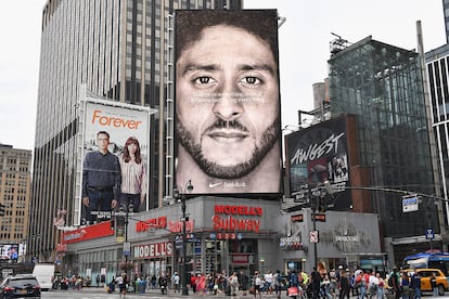 Valla publicitaria de Manhattan con el anuncio de Kaepernick para Nike.