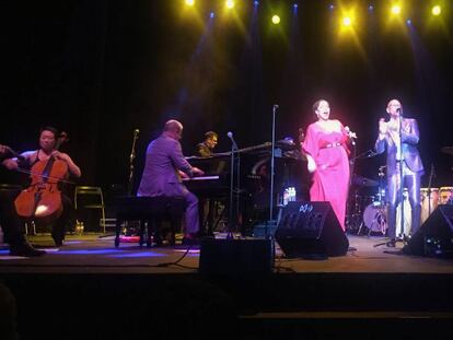 Pink Martini, en su actuación en el Circo Price.