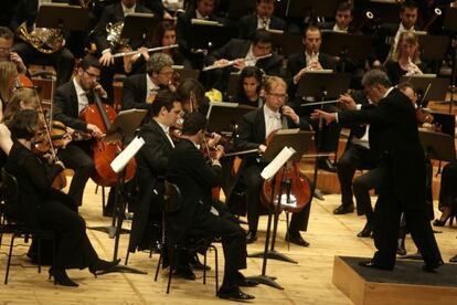 La orquesta del Palau de les Arts, en un concierto dirigido por Zubin Mehta, en A Coruña.