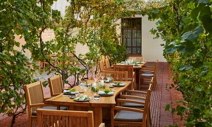 Garden for eating at the Le Meridien Ra hotel, on the beach of Sant Salvador del Vendrell, on the Costa Dorada.