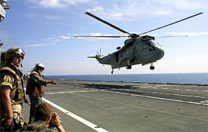 Maniobras de la OTAN en aguas de Almería en octubre de 2001.