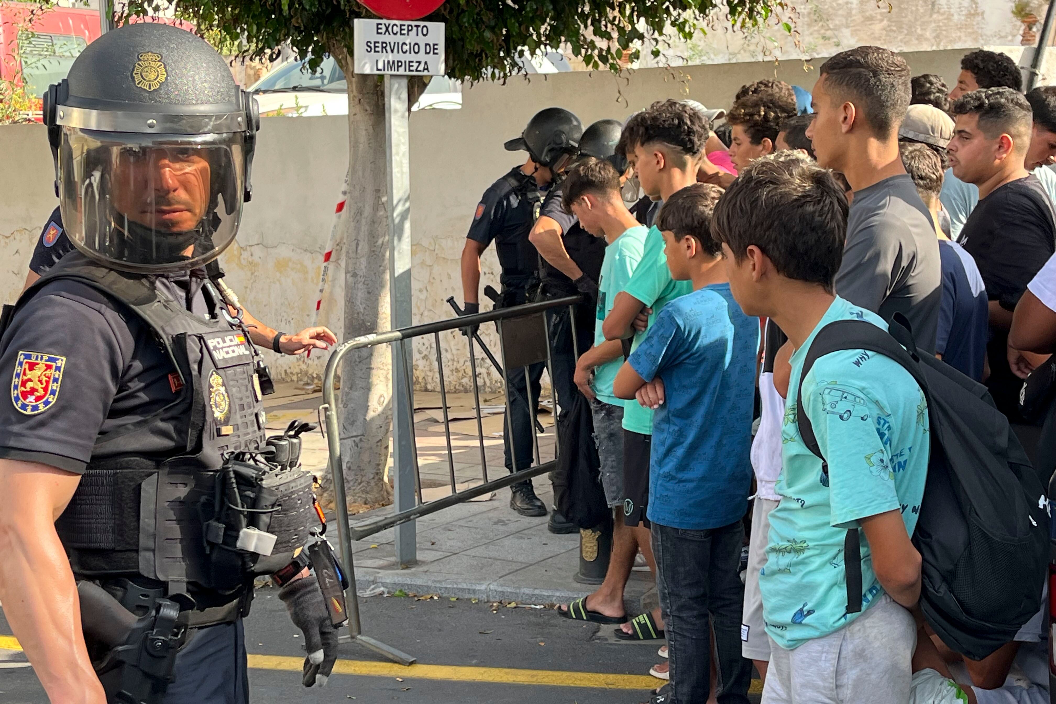 Última hora de la entrada de inmigrantes a Ceuta, en directo | Italia y Dinamarca rechazan “la inmigración descontrolada” y piden centros de deportación