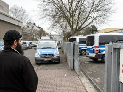 Mezquita en Griesheim, Alemania, registrada como parte del operativo policial contra islamistas radicales en 54 viviendas y locales. 