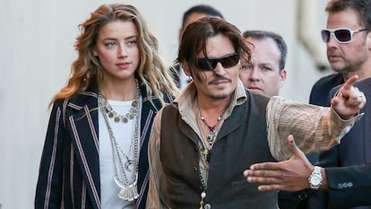 Johnny Depp y Amber Heard llegan a un programa de televisión en Los Angeles en enero de 2015.