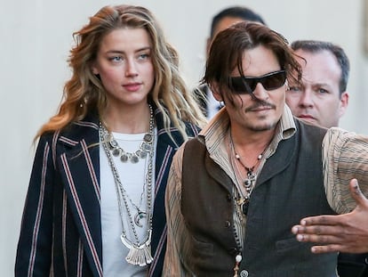 Johnny Depp y Amber Heard llegando a un programa de televisión en Los Angeles en enero de 2015.