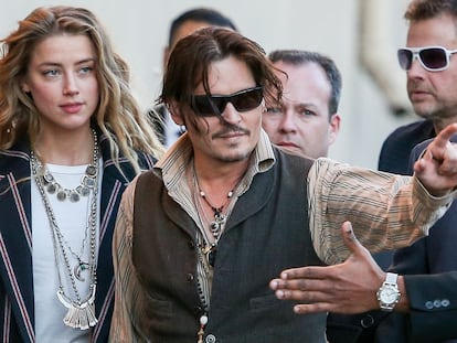 Johnny Depp y Amber Heard llegan a un programa de televisión en Los Angeles en enero de 2015.