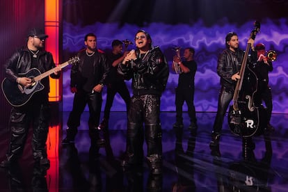 Fuerza Regida durante en el programa 'Jimmy Kimmel Live!', en mayo de 2025.