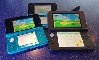A la izquierda, Nintendo 3DS. A la derecha, la nueva consola con pantalla de mayor tama&ntilde;o.