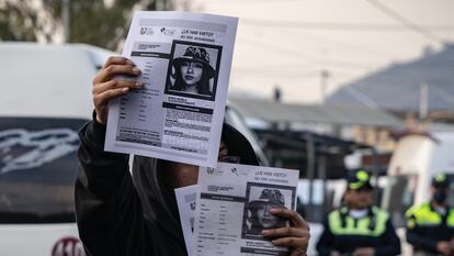 Familiares y amigos de María Ángela Olguín durante la protesta en el metro Indios Verdes.