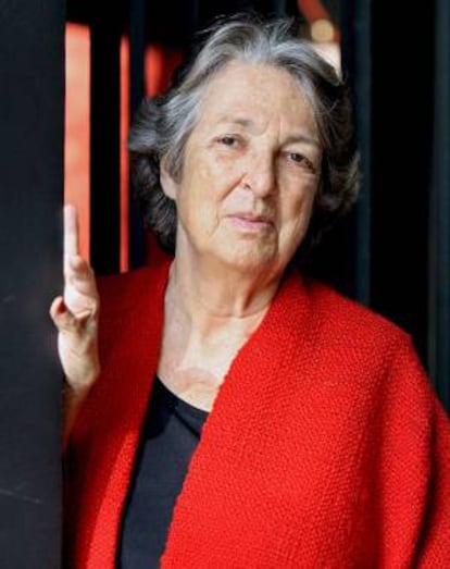 Foto de archivo (07/11/09) de la editora y escritora Esther Tusquets, quien ha fallecido hoy a los 75 años en Barcelona.