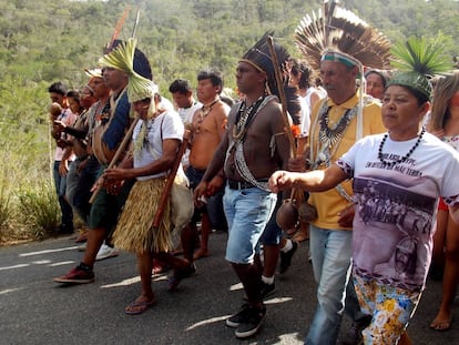 Povo Xukuru desce a serra de Ororubá no dia 20 de maio, em memória à data em que o cacique Xicão foi assassinado.