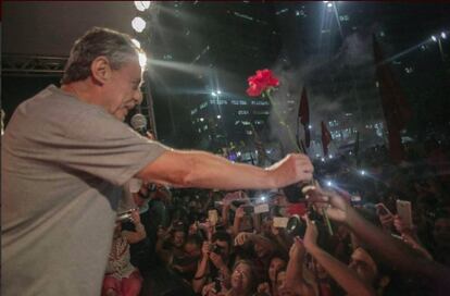 Chico Buarque, durante protesto nesta quinta-feira, no Rio de Janeiro.