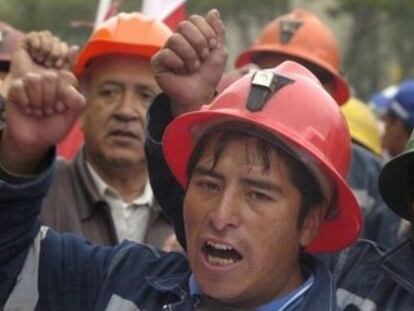 En Perú los pobres se convierten en buscadores de oro