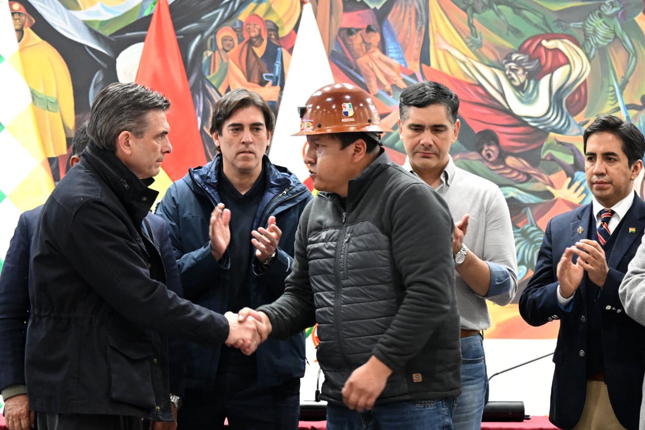 Paz y los manifestantes firman un acuerdo para pacificar Bolivia después de 50 días de protestas y 14 muertos