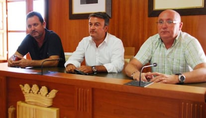 Los responsables municipales de X&agrave;bia. 