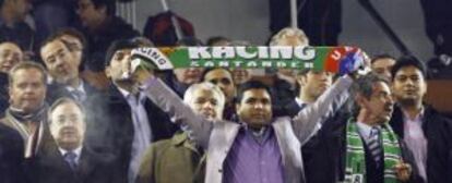 Ali Syed, junto a Francisco Pernía, Florentino Pérez y Miguel Ángel Revilla, en el palco del Sardinero.