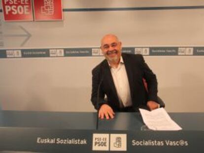 Pastor, durante su rueda de prensa en la sede del PSE en Bilbao.