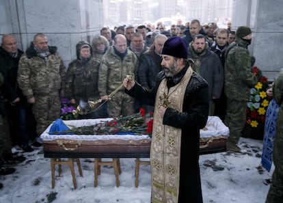 Funeral en Kiev por un miembro del batallón especial de la policía 'Myrotverets' (Pacificador) que murió en los combates ocurridos en el este de Ucrania.