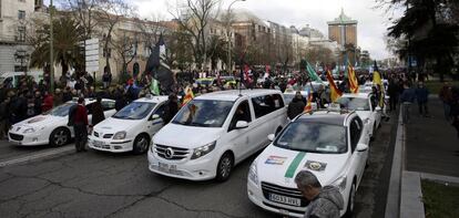 Manifestación de taxistas contra Uber el pasado mes de febrero en Madrid.