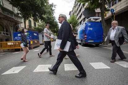 Xavier Trias, aquest mat&iacute; sortint d&#039;una reuni&oacute; a la seu de CDC.