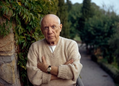 Pablo Picasso, el pintor que hizo de su nombre un adjetivo, en Mougins, Francia, en 1966.