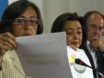 De izquierda a derecha, Rosa Aguilar, Mar Moreno y Juan José Díaz Trillo, tras el Consejo de Gobierno