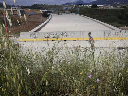 Obras sin acabar de la B-40 en Terrassa.