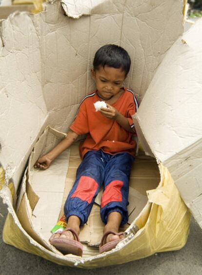 Los niños que deambulan solos por las calles de Phnom Penh son carne de cañón.