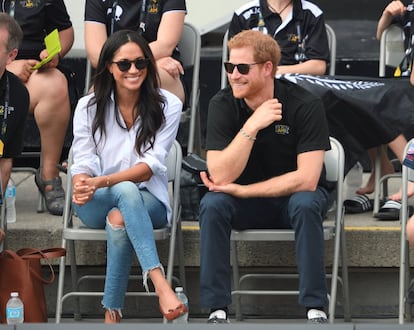 Meghan Markle e o príncipe Harry foram fotografados nesta terça-feira, 26 de setembro, durante uma competição de tênis na terceira edição do Invictus Games, uma paraolimpíada dedicada a veteranos de guerra em Toronto, no Canadá. O evento é o mesmo em que o casal se conheceu há dois anos.