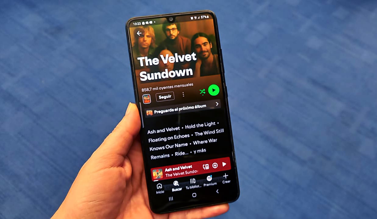 The Velvet Sundown, la banda generada con IA con más de 850.000 oyentes en Spotify  