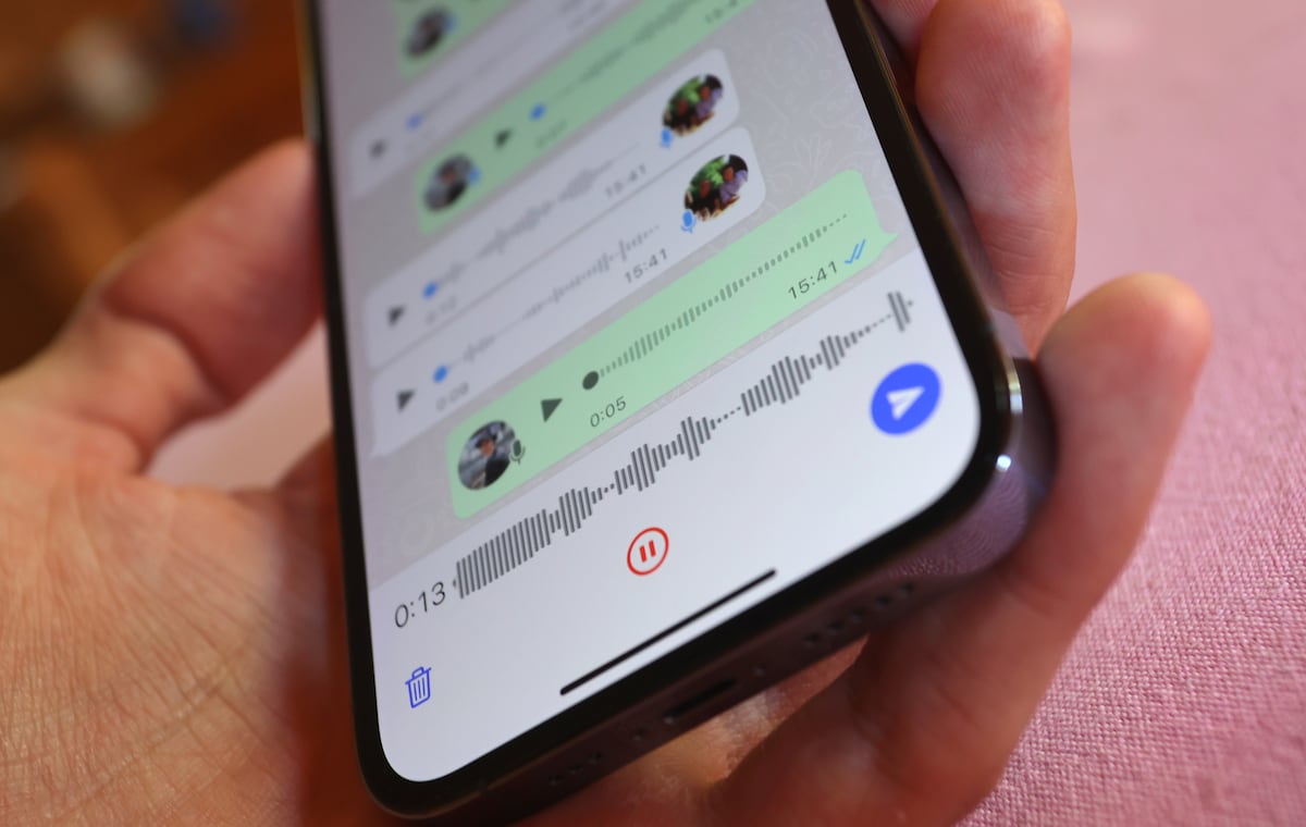 How to activate the WhatsApp option to transcribe audios