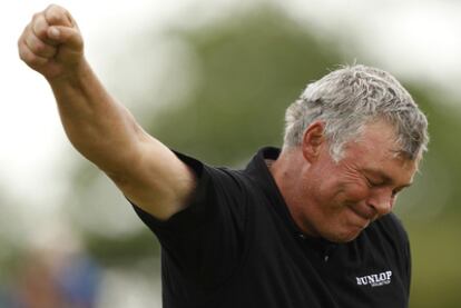 Darren Clarke celebra su primer triunfo en un grande, el Open Británico.