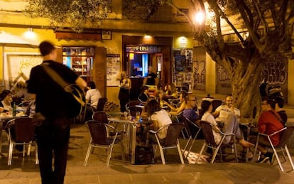 Terraza del caf&eacute; Lisboa, en la plaza Doctor Collado de Valencia.