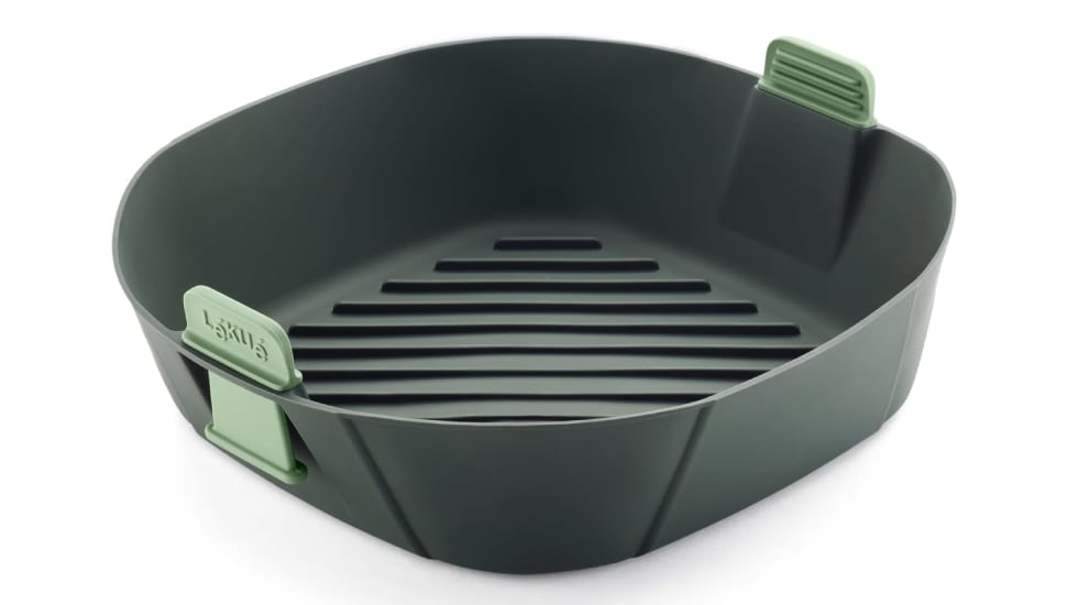 Cesta de silicona para freidora de aire​ de la marca Lékué.