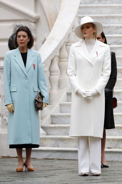 Carolina de Mónaco y Charlene, en el día del principado.