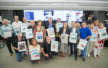 La directora de EL PAÍS, Pepa Bueno (séptima por la derecha), junto a varios redactores prejubilados, el pasado 4 de mayo.