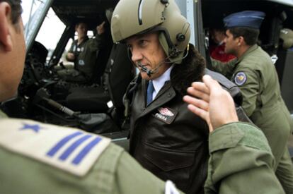 Sebastián PIñera se dirige a una de las zonas afectadas por el terremoto, el pasado 11 de marzo