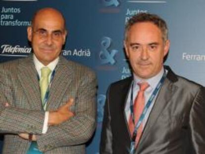 Ferran Adrià junto con el secretario general técnico de presidencia de Telefónica, Luis Abril.