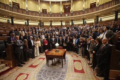 Políticos y científicos reunidos ayer en el hemiciclo tras el primer día de la iniciativa Ciencia en el Parlamento